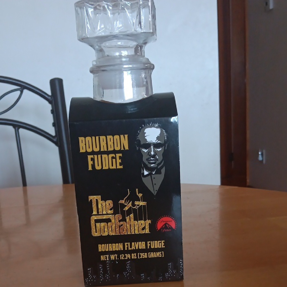 Whiskey Or Bourbon Fudge In Glass Decantor NWT - Picture 2 of 5